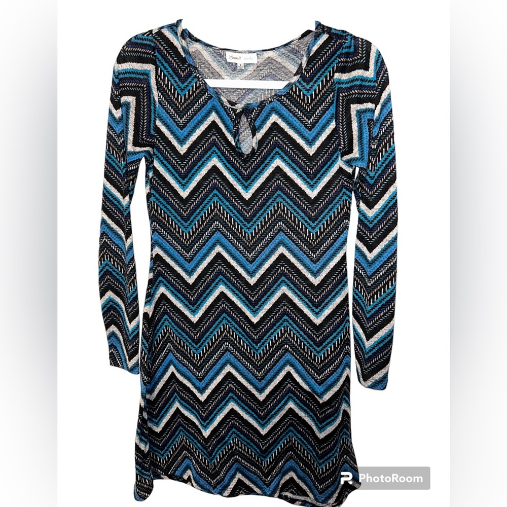 Form-Fitting Patterned Dress! Size Small